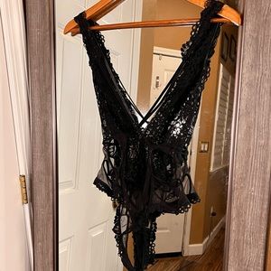 Sexy Victoria’s Secret Black Lace Neglige